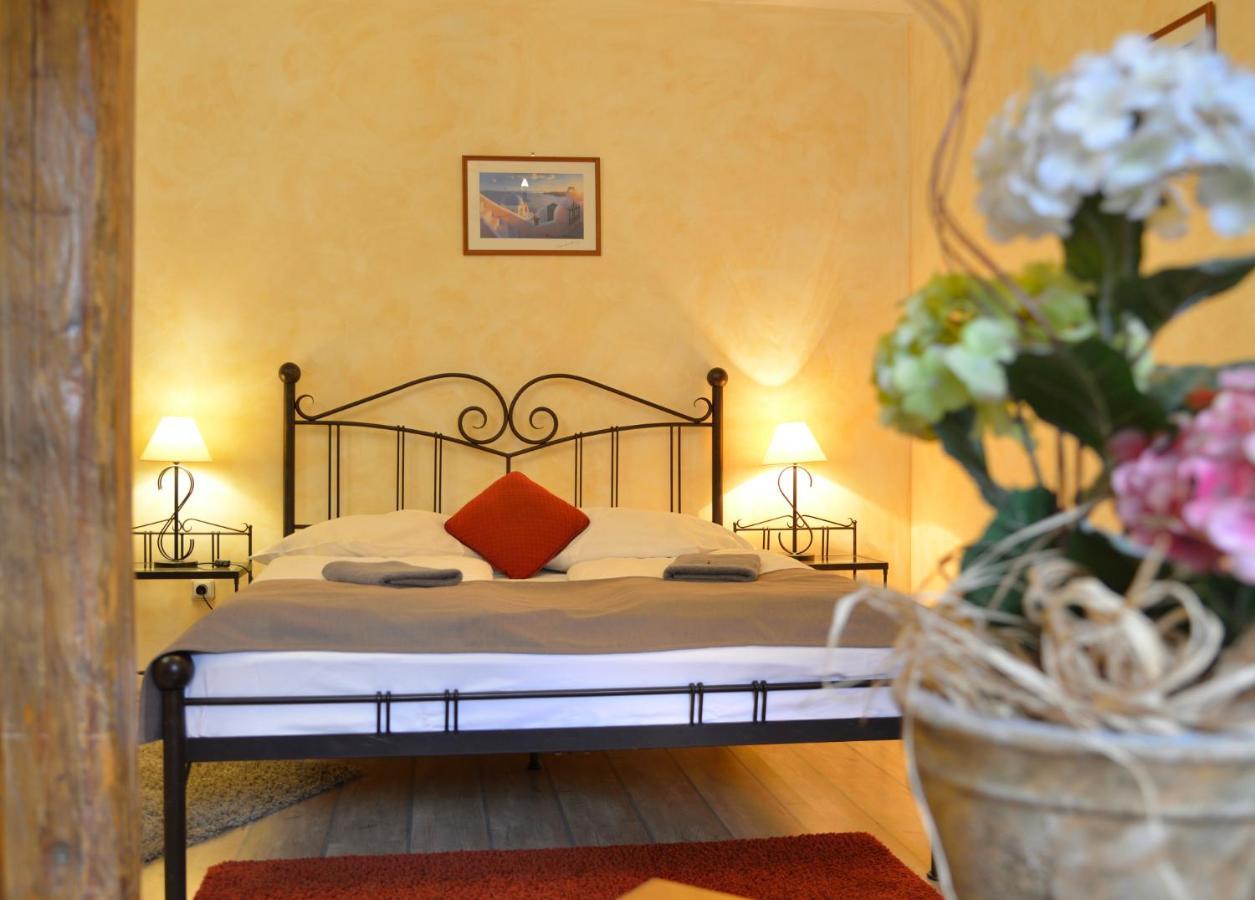 Hotel Via Ironia Високе-Мито Экстерьер фото