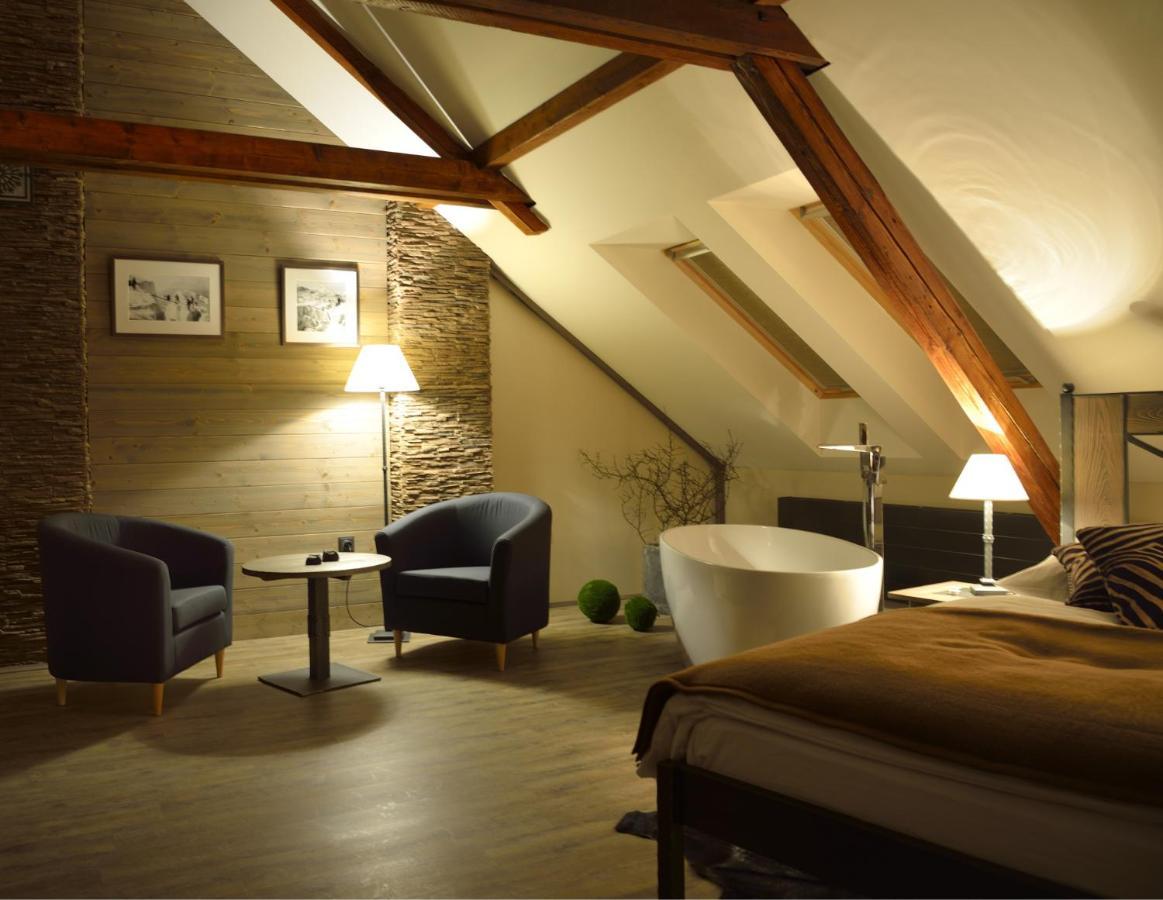 Hotel Via Ironia Високе-Мито Экстерьер фото