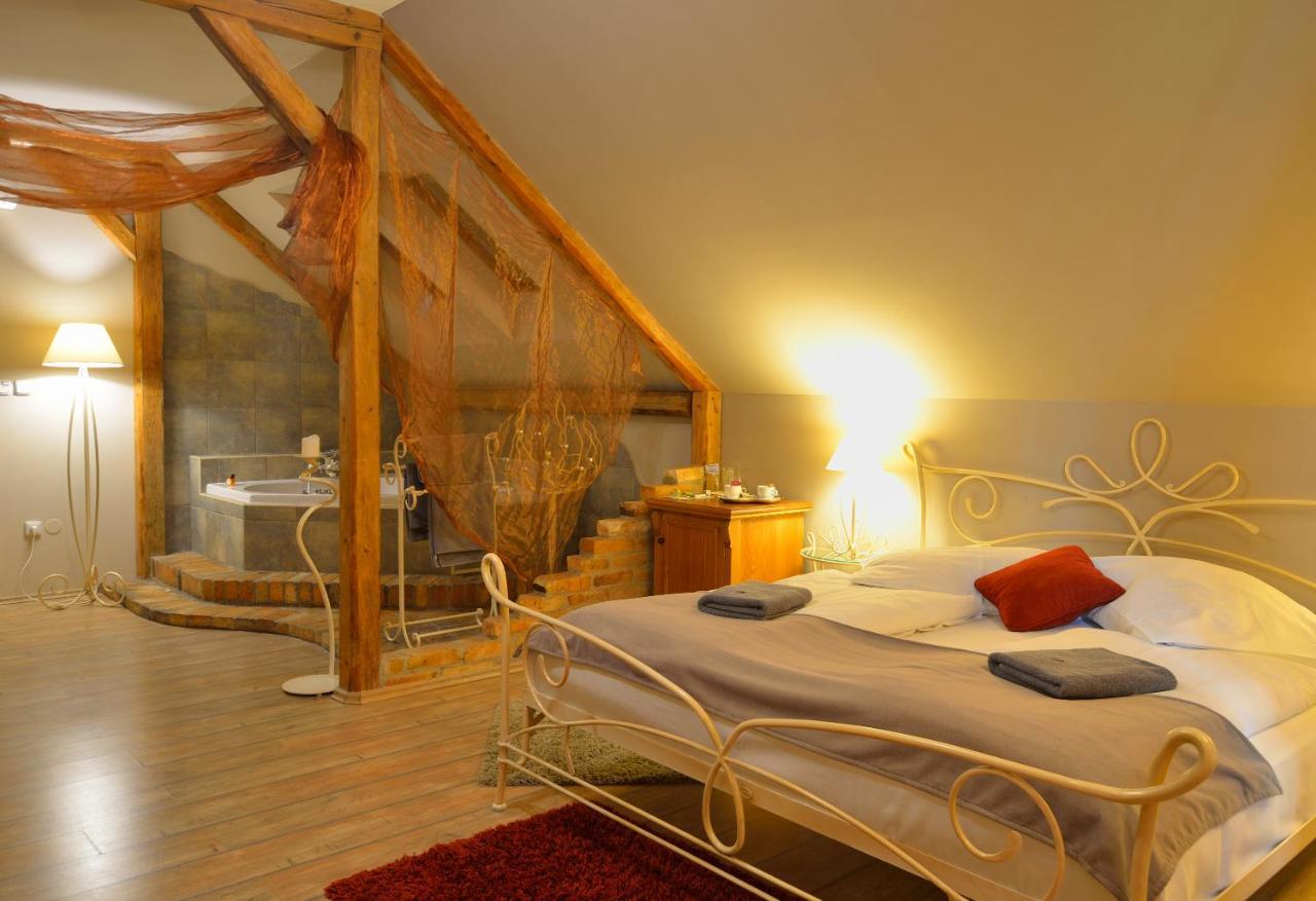 Hotel Via Ironia Високе-Мито Экстерьер фото