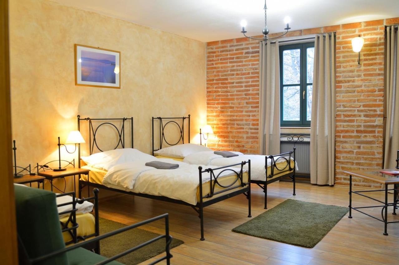 Hotel Via Ironia Високе-Мито Экстерьер фото