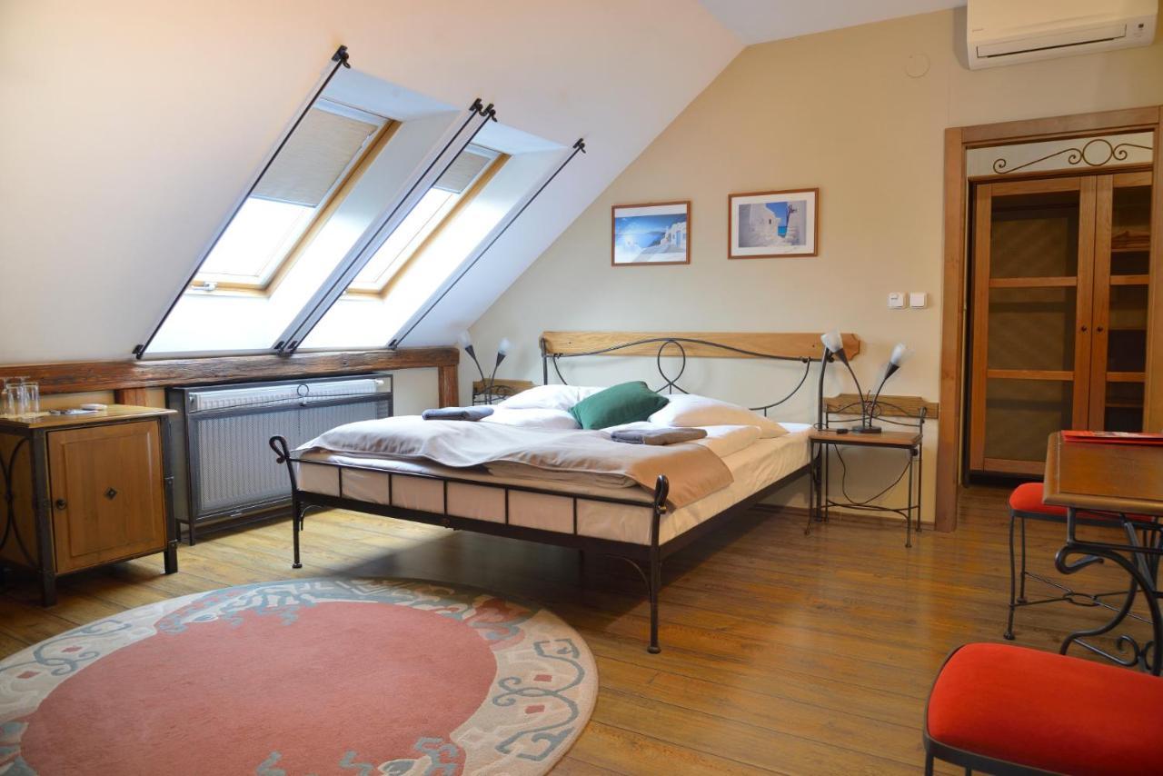 Hotel Via Ironia Високе-Мито Экстерьер фото