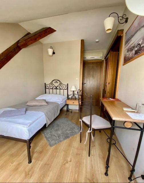 Hotel Via Ironia Високе-Мито Экстерьер фото