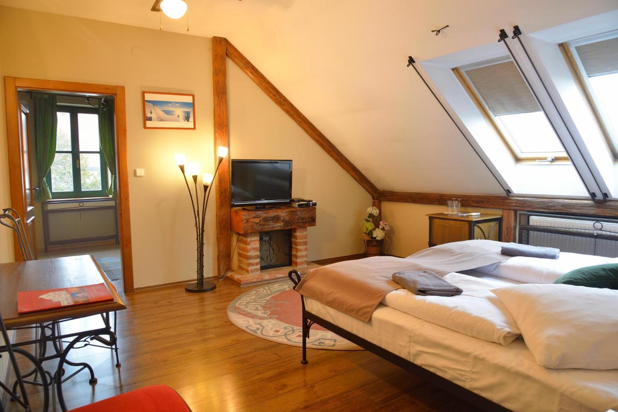 Hotel Via Ironia Високе-Мито Экстерьер фото