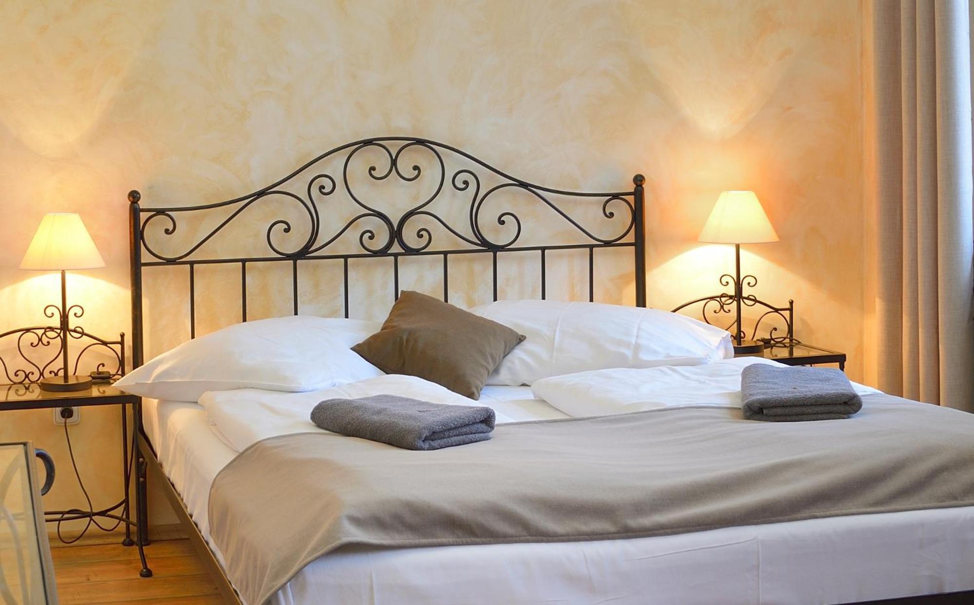 Hotel Via Ironia Високе-Мито Экстерьер фото