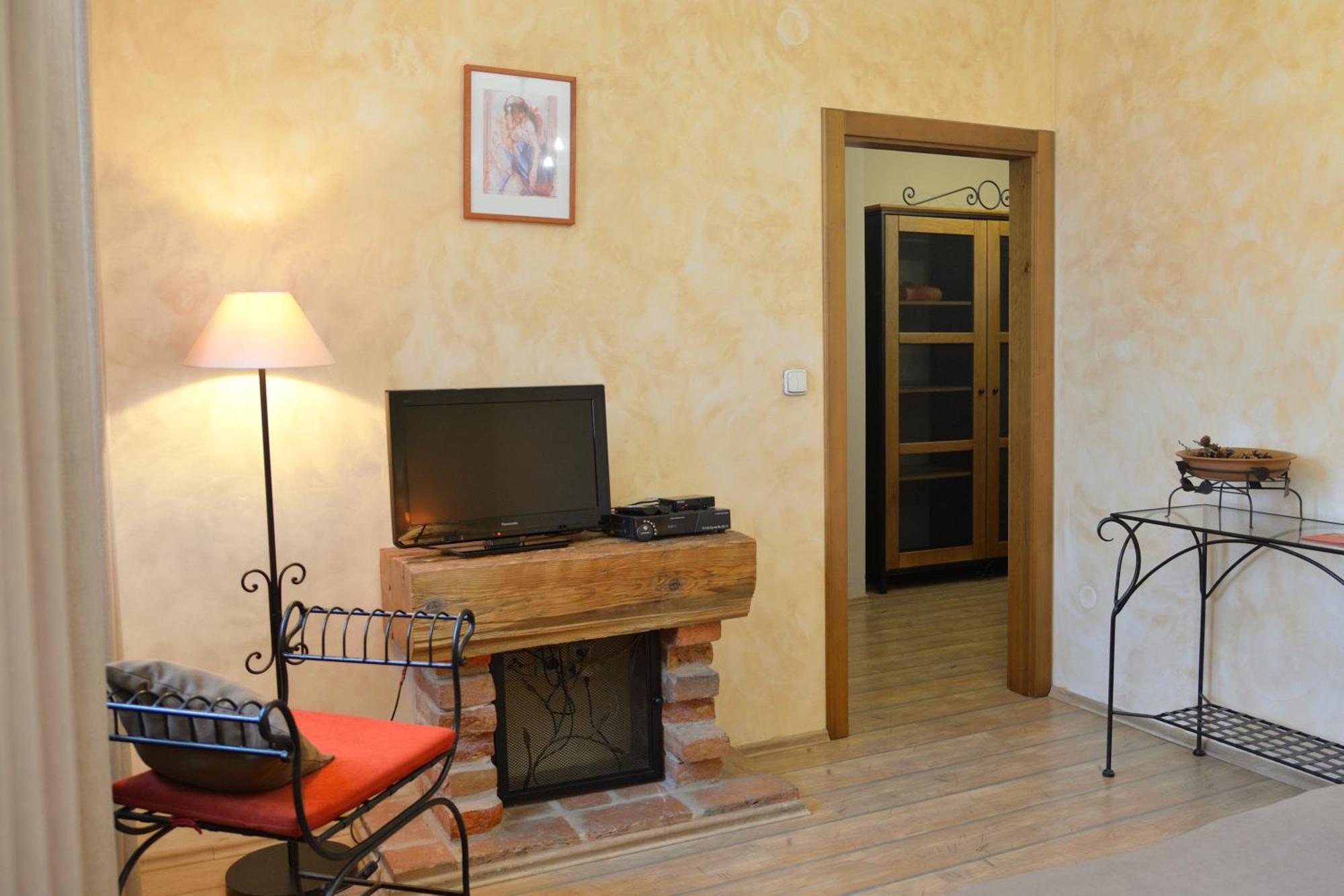 Hotel Via Ironia Високе-Мито Экстерьер фото
