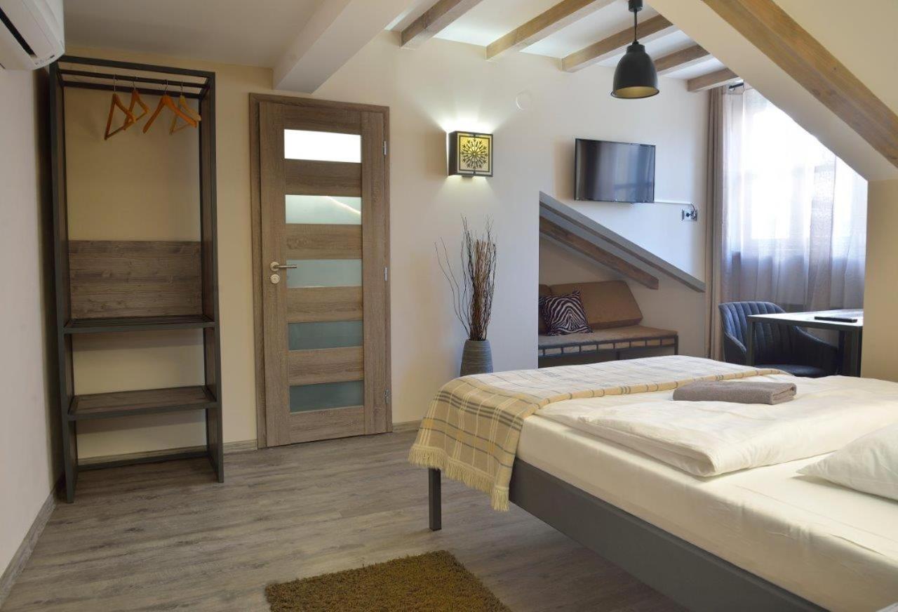 Hotel Via Ironia Високе-Мито Экстерьер фото